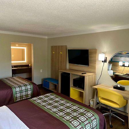 Days Inn By Wyndham Houston East Bagian luar foto