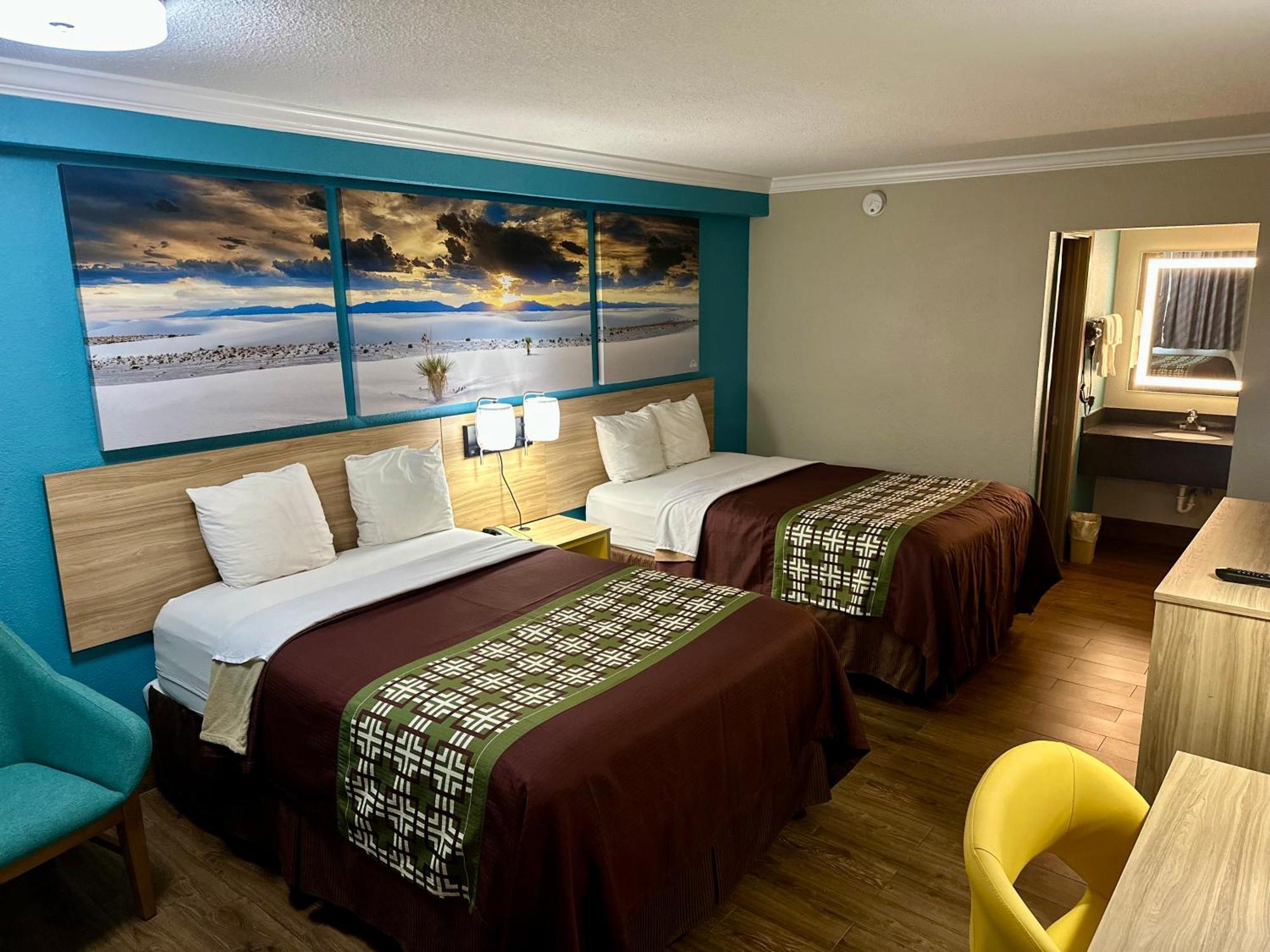 Days Inn By Wyndham Houston East Bagian luar foto
