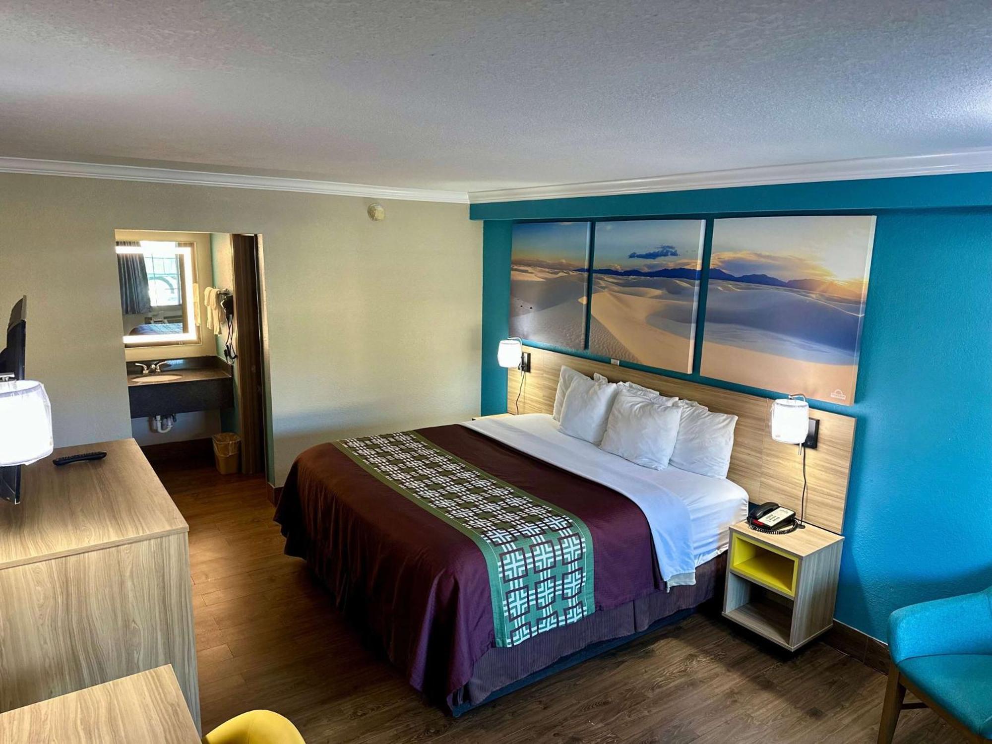 Days Inn By Wyndham Houston East Bagian luar foto